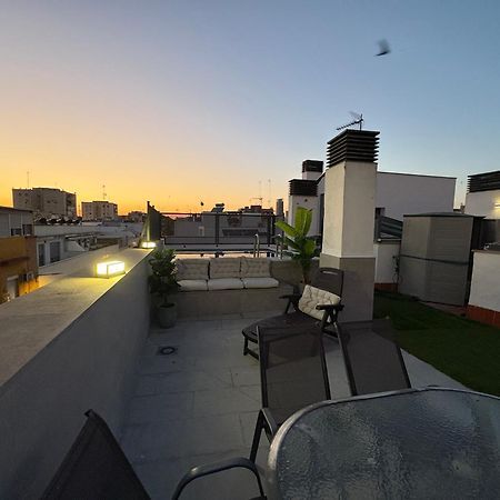 Atico Triana Con Piscina Privada Apartment Seville Luaran gambar