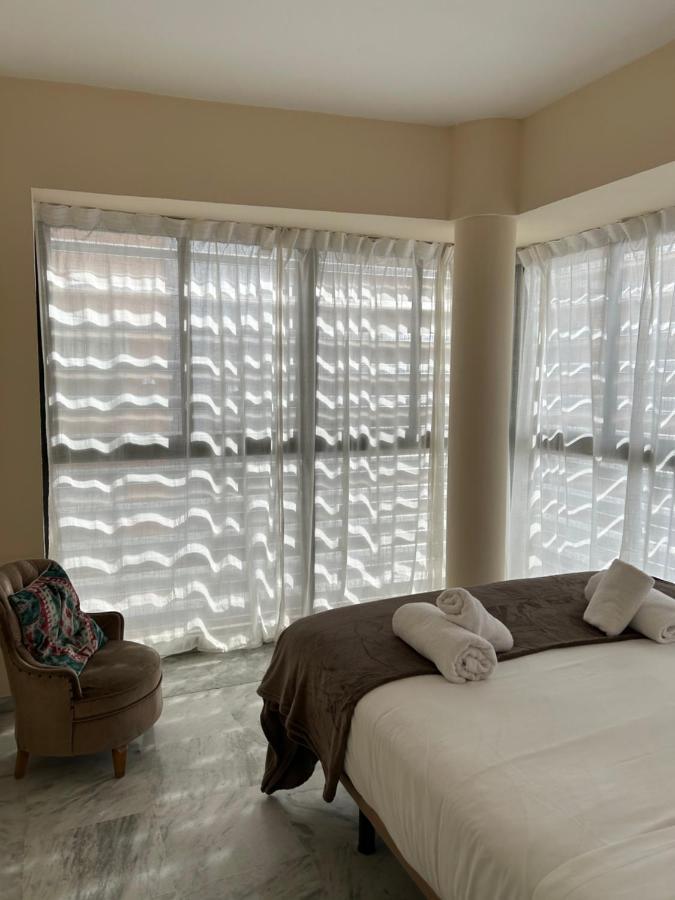 Atico Triana Con Piscina Privada Apartment Seville Luaran gambar