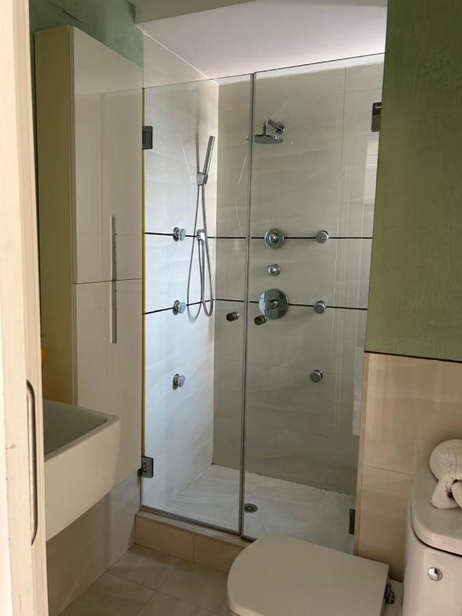 Atico Triana Con Piscina Privada Apartment Seville Luaran gambar