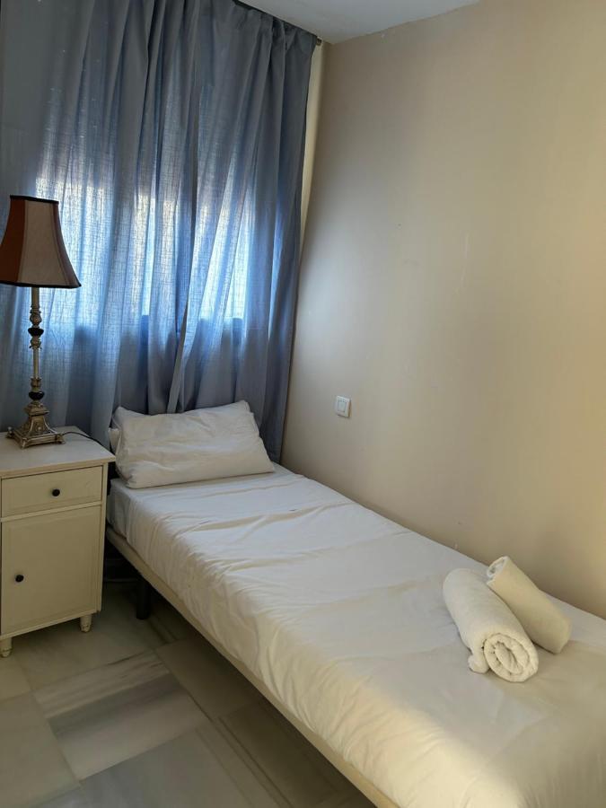 Atico Triana Con Piscina Privada Apartment Seville Luaran gambar