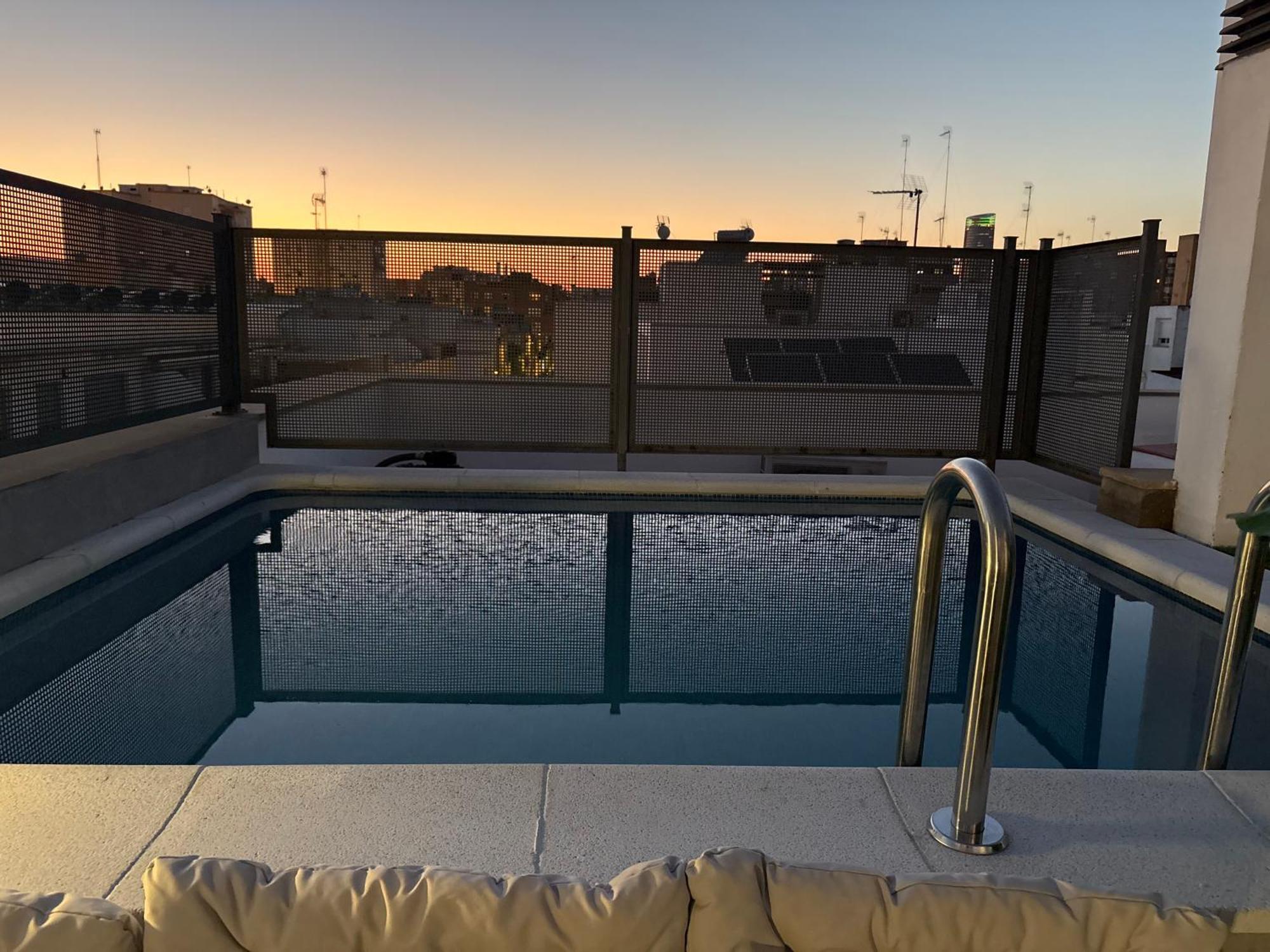 Atico Triana Con Piscina Privada Apartment Seville Luaran gambar